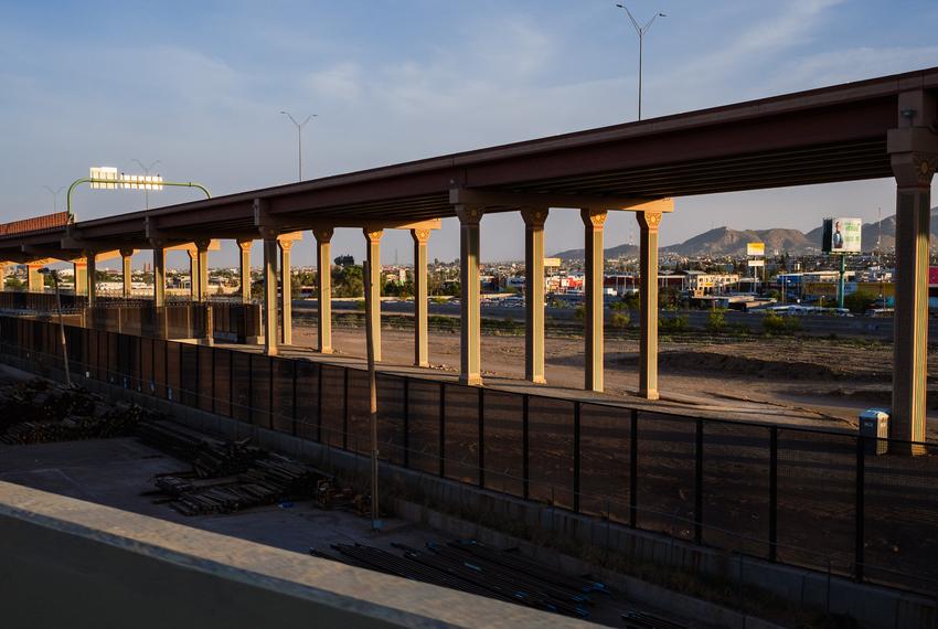 The elevated section of Loop 375 Border Highway between the border wall and Rio Grande near downtown El Paso, Texas. TxDOT is planning an expansion of the Loop 375 Border Highway through the Rio Bosque Wetlands Park in Socorro, Texas with alternative elevated designs proposed similar to the one shown. May 6, 2024.