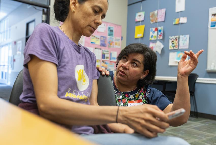 Selene Dominguez, of Coalición de Apoyo al Migrante en su Nuevo Avance (Camina), aids Esther Aguirre set up an appointment with the Consulate General of Mexico, at the Austin Public Library’s Southeast Branch on May 9, 2024. Dominguez aids Mexican citizens living in central Texas get informed of the services the consulate is able to provide such as applying for passports and registering to vote.